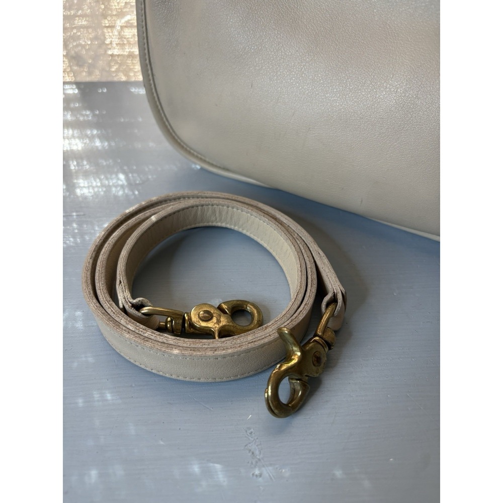 Vintage COACH Bone white Leather, Swinger Shoulder Crossbody Bag, Large, 90s USA - Picture 2 of 15